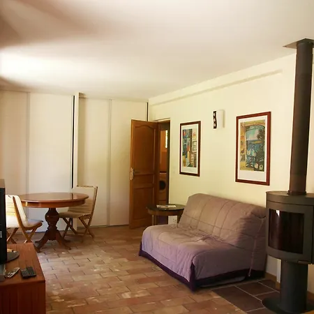 In Cagnes-sur-mer, With Pool Access, Enclosed Garden And Wifi -
